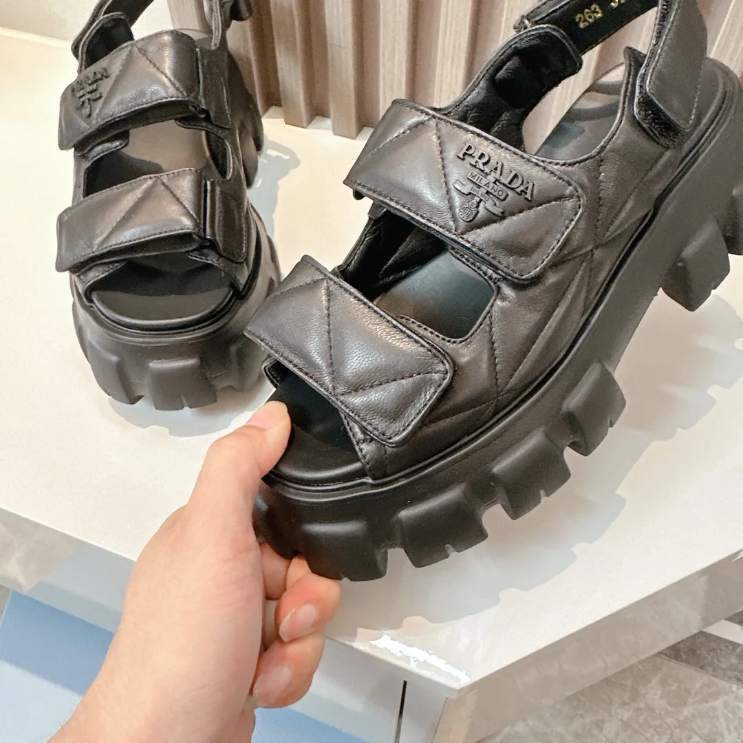 👟👟Ex-factory price 560👟👟 Prada New sandal series for summer Thick-soled sandals This is a must-have for summer. It feels soft and delicate on the feet and is extremely comfortable. You can mix it with you at will. Original molded midsole. Original foaming technology tooth outsole, size 35-41.